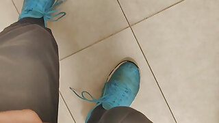 White, Skinny Boy Risky Handsfree Cumshout in Gym