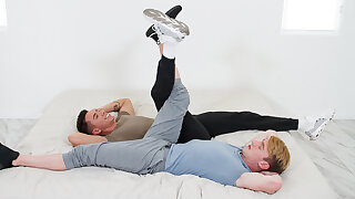 Leg Wrestlin' Showdown - BottomGames